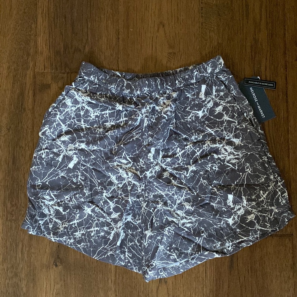 Melrose and Market marble patterned shorts. BNWT